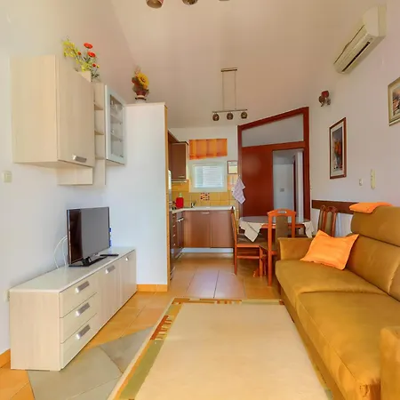 Jela Apartman *