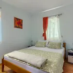 Jela Апартаменты *