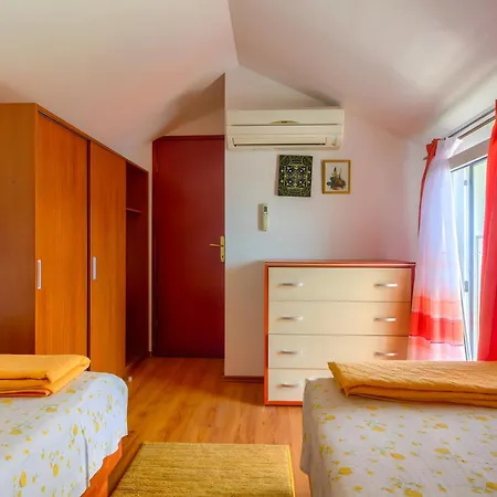 Apartament Jela