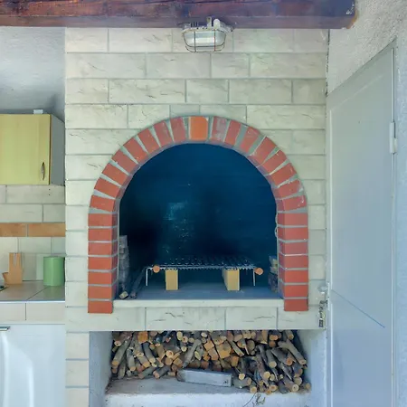 شقة Jela تروغير