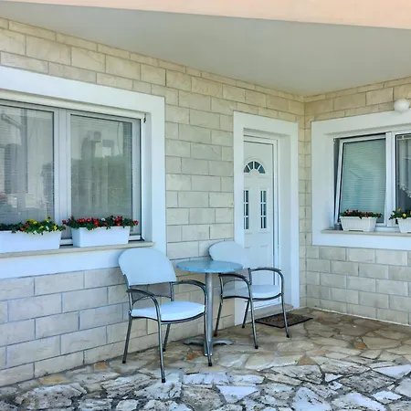 Jela * トロギール