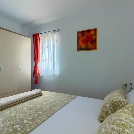 Jela * トロギール