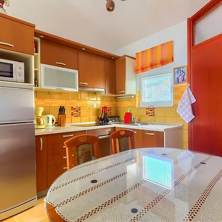 Jela شقة تروغير